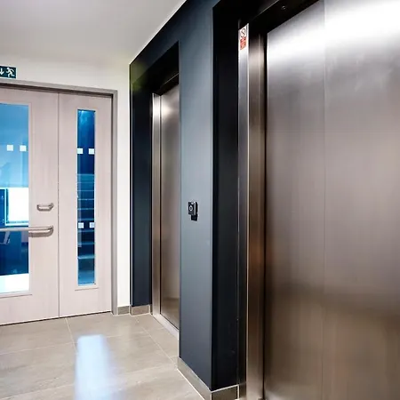 útulný Moderní S Terasou